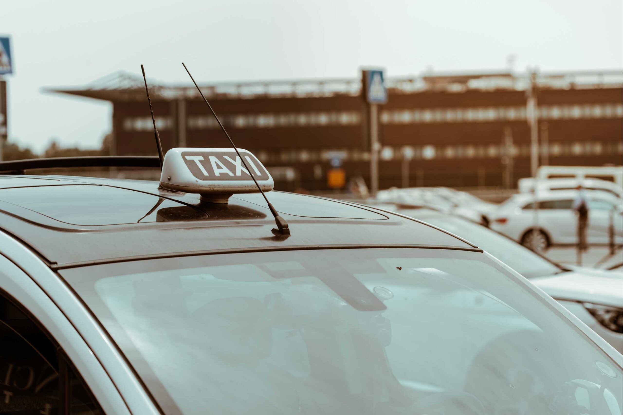 taxi Leiden Schiphol